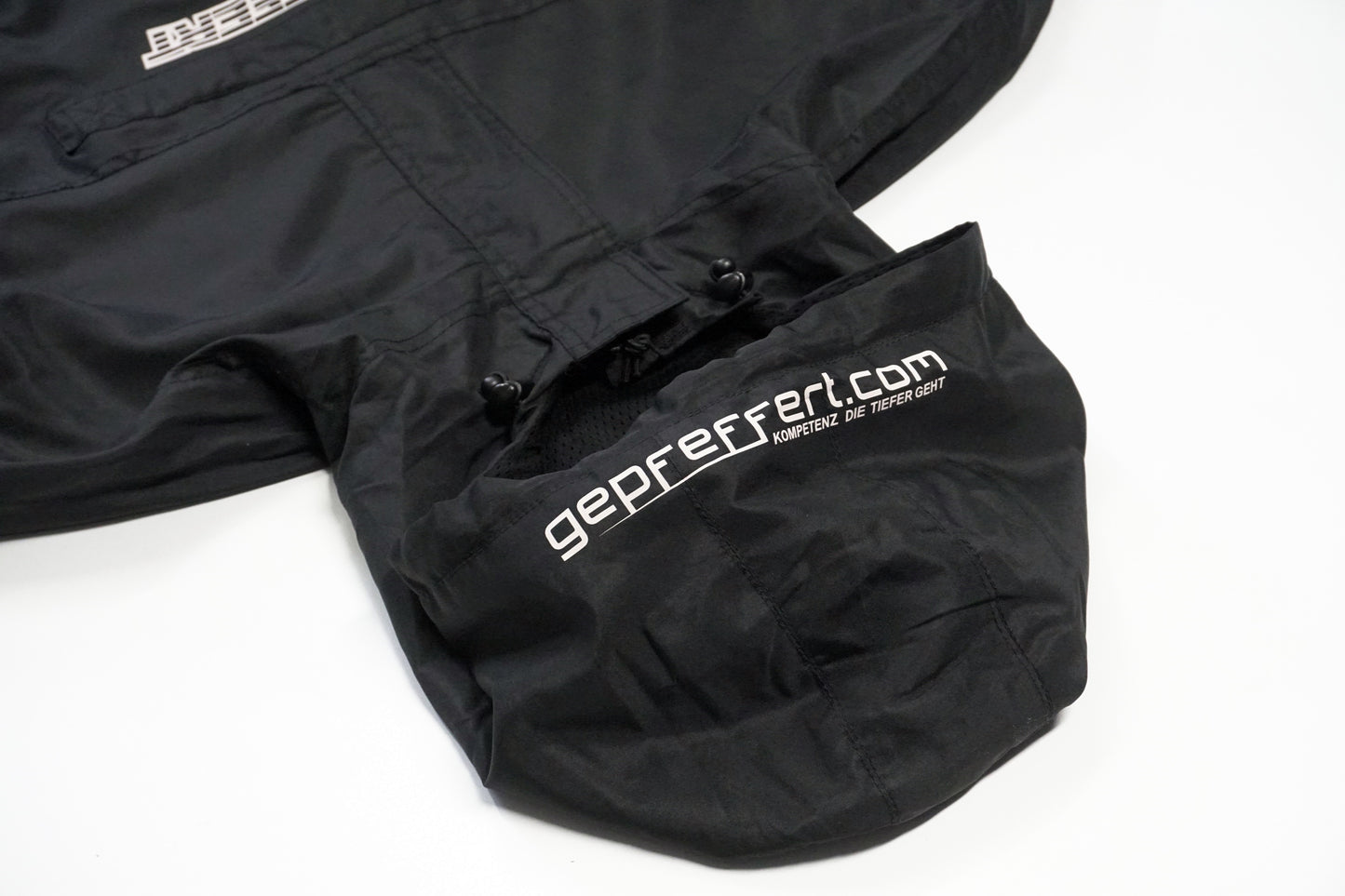 gepfeffert.com® Windbreaker Schwarz - gepfeffert.com