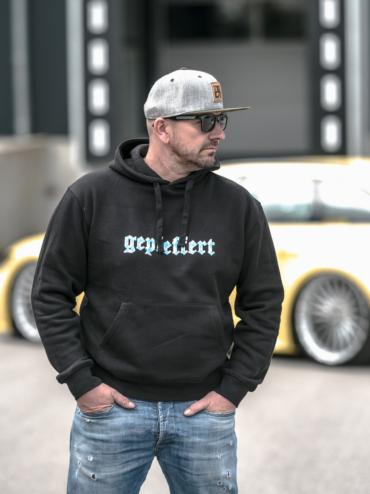 gepfeffert.com® Hoodie - "servus hawadere" - Schwarz - gepfeffert.com