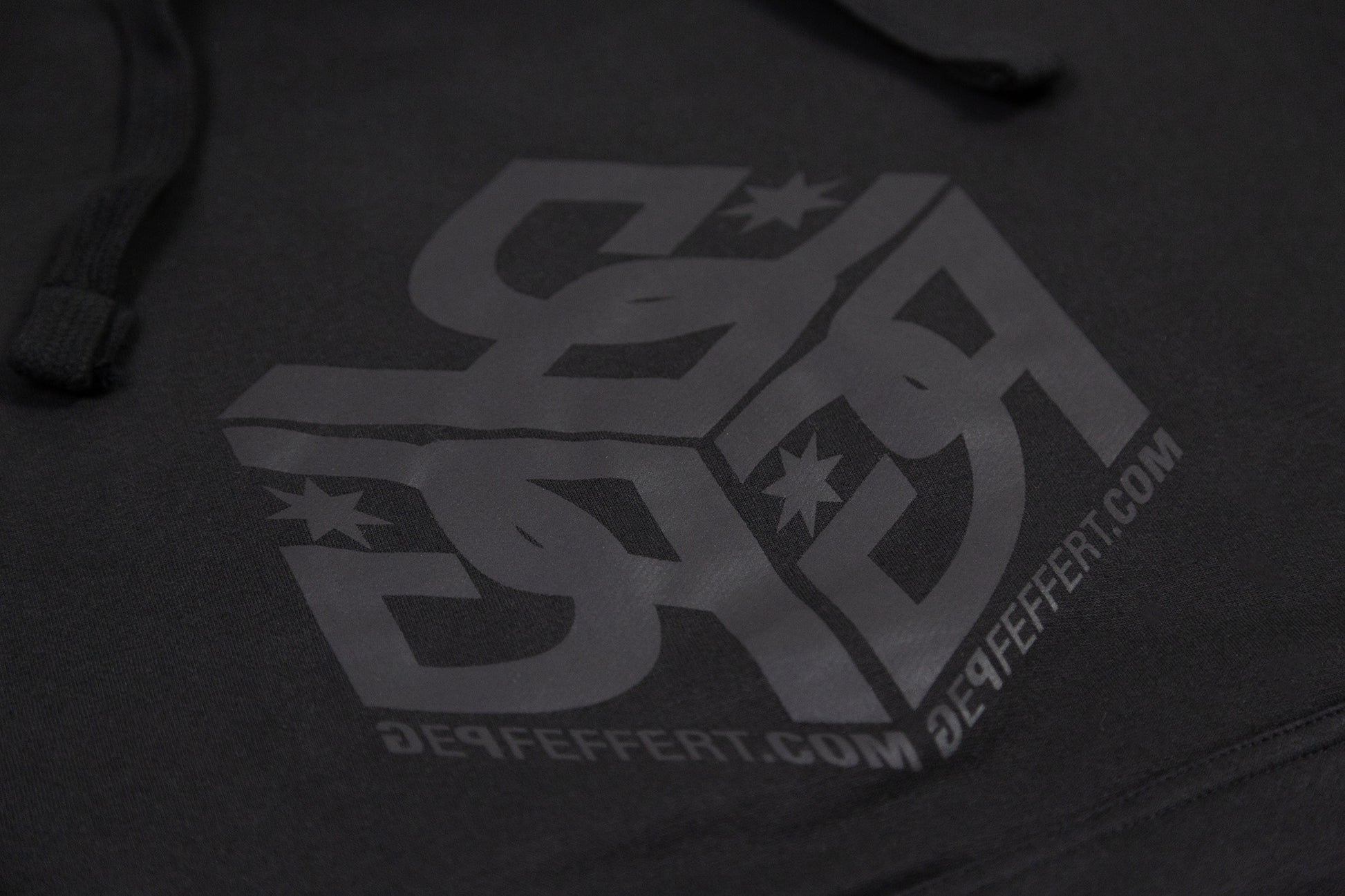 gepfeffert.com® Hoodie (schwarz)  - GP-Logo (schwarz) - gepfeffert.com