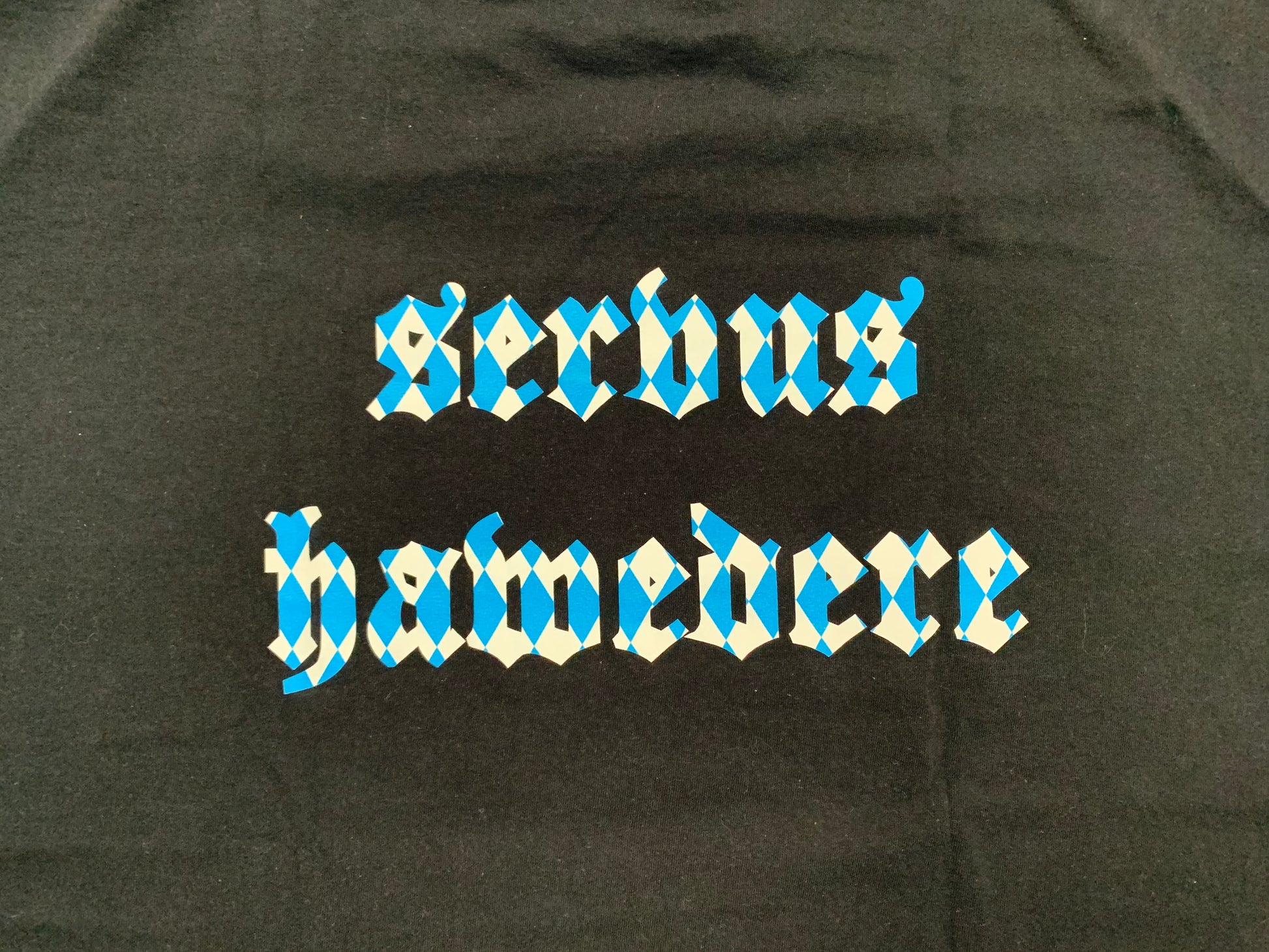 gepfeffert.com® Hoodie - "servus hawadere" - Schwarz - gepfeffert.com